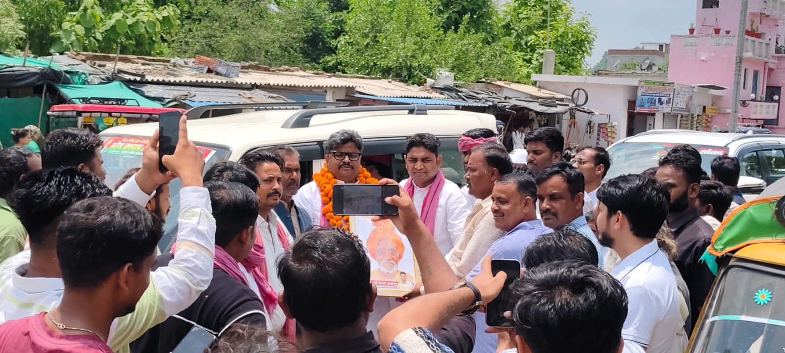 समाजवादी विचारधारा, सामाजिक न्याय और पीडीए के संकल्प को लेकर हम निरंतर जनता के बीच रहेंगे।